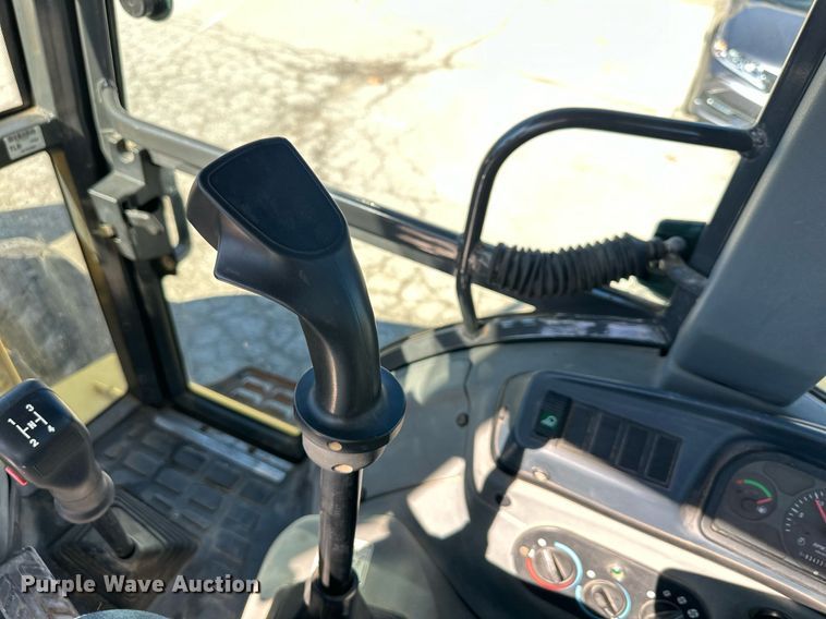 image for item DQ6227 2006 New Holland B95 backhoe