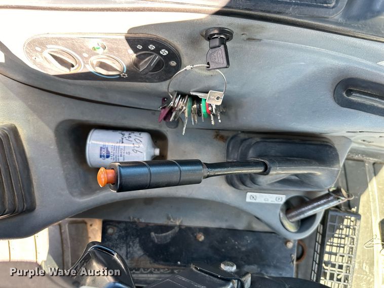 image for item DQ6227 2006 New Holland B95 backhoe