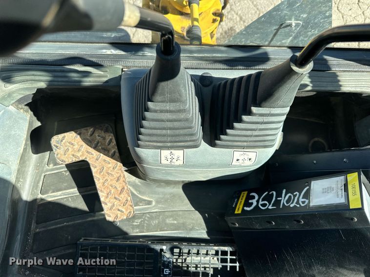 image for item DQ6227 2006 New Holland B95 backhoe