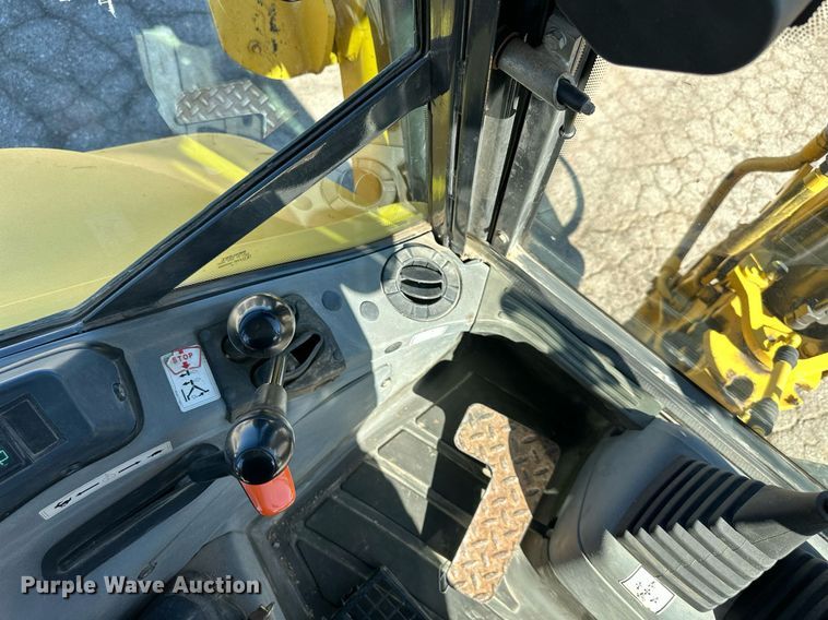 image for item DQ6227 2006 New Holland B95 backhoe