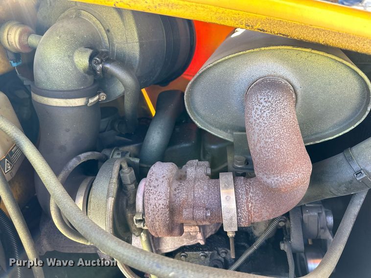 image for item DQ6227 2006 New Holland B95 backhoe