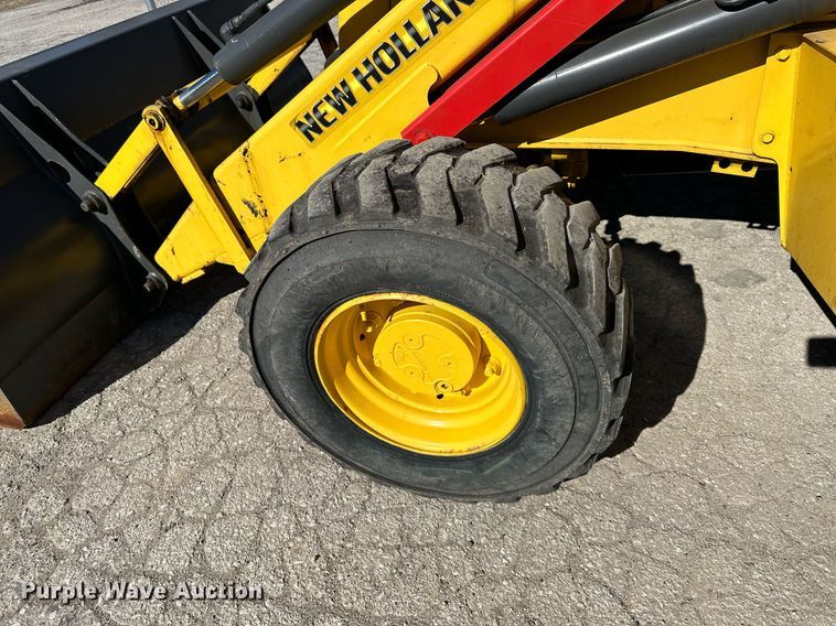 image for item DQ6227 2006 New Holland B95 backhoe