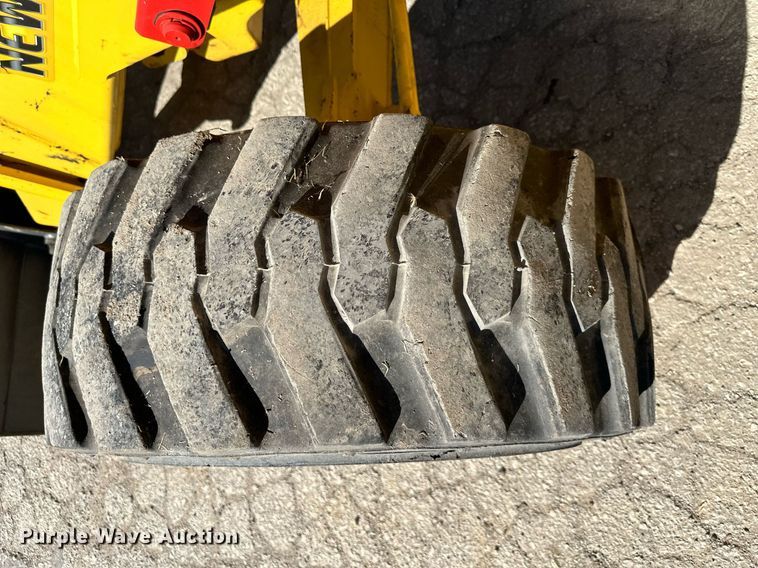 image for item DQ6227 2006 New Holland B95 backhoe