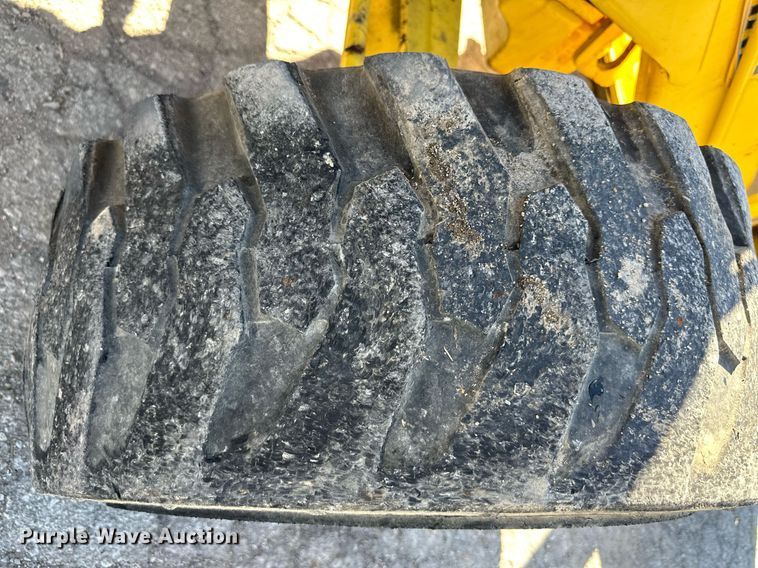 image for item DQ6227 2006 New Holland B95 backhoe