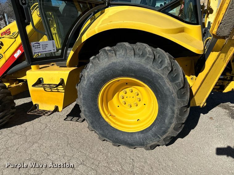 image for item DQ6227 2006 New Holland B95 backhoe