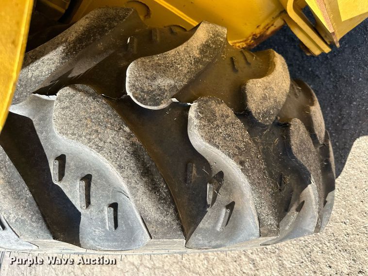 image for item DQ6227 2006 New Holland B95 backhoe