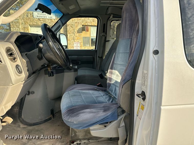 image for item DQ6228 2011 Ford E150 van