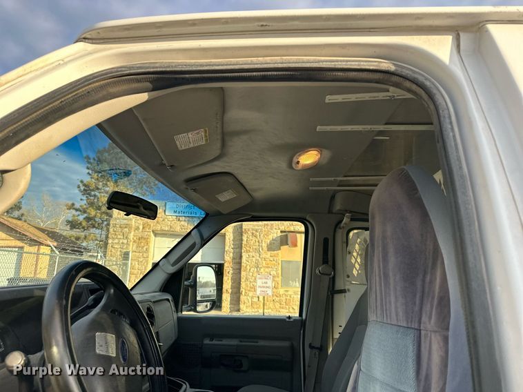 image for item DQ6228 2011 Ford E150 van