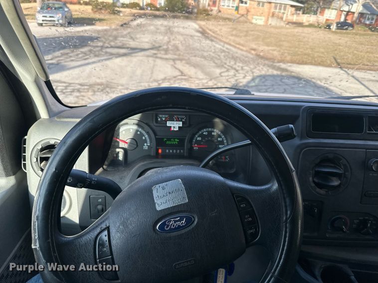 image for item DQ6228 2011 Ford E150 van