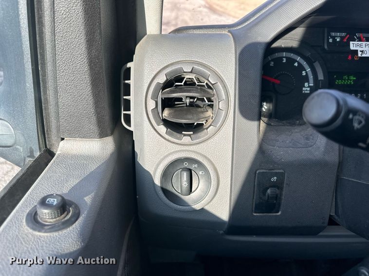 image for item DQ6228 2011 Ford E150 van