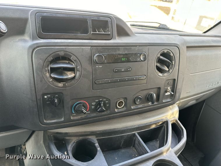 image for item DQ6228 2011 Ford E150 van