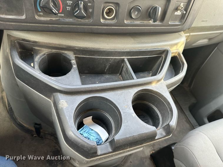 image for item DQ6228 2011 Ford E150 van