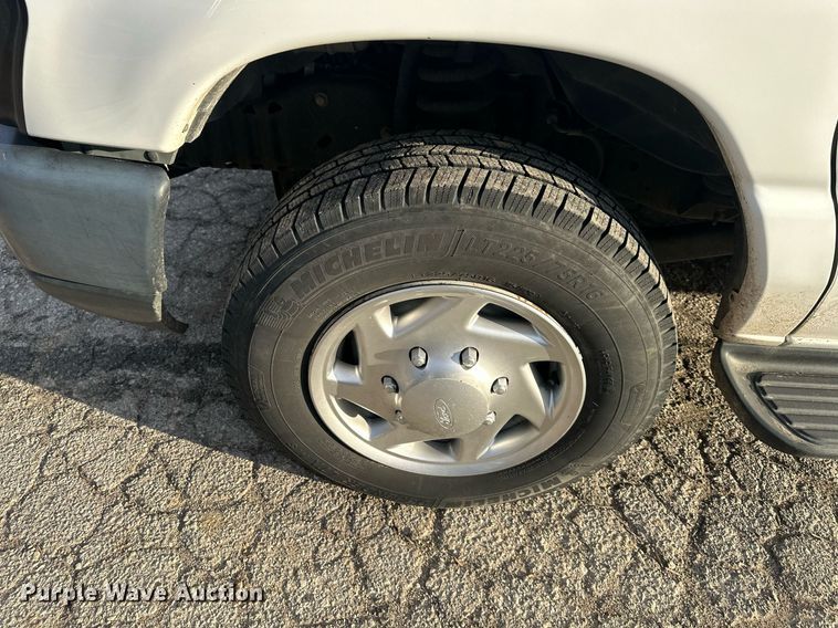 image for item DQ6228 2011 Ford E150 van