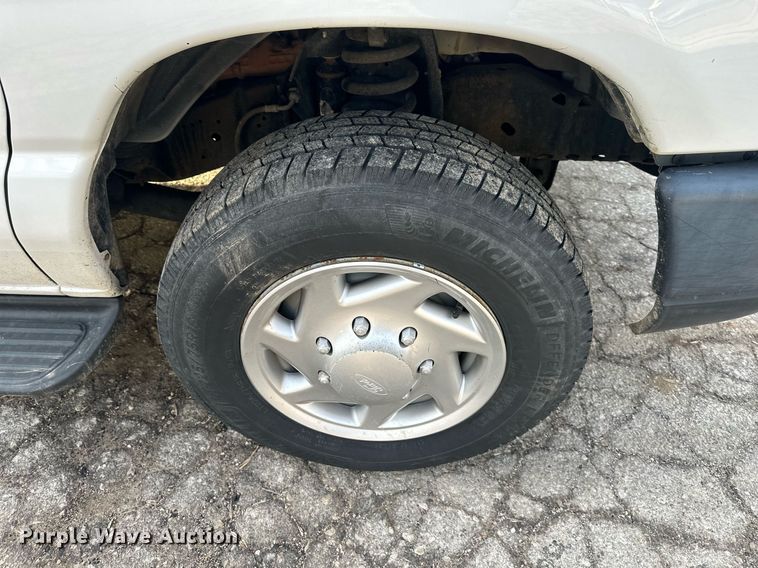 image for item DQ6228 2011 Ford E150 van