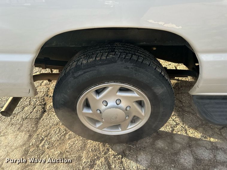 image for item DQ6228 2011 Ford E150 van