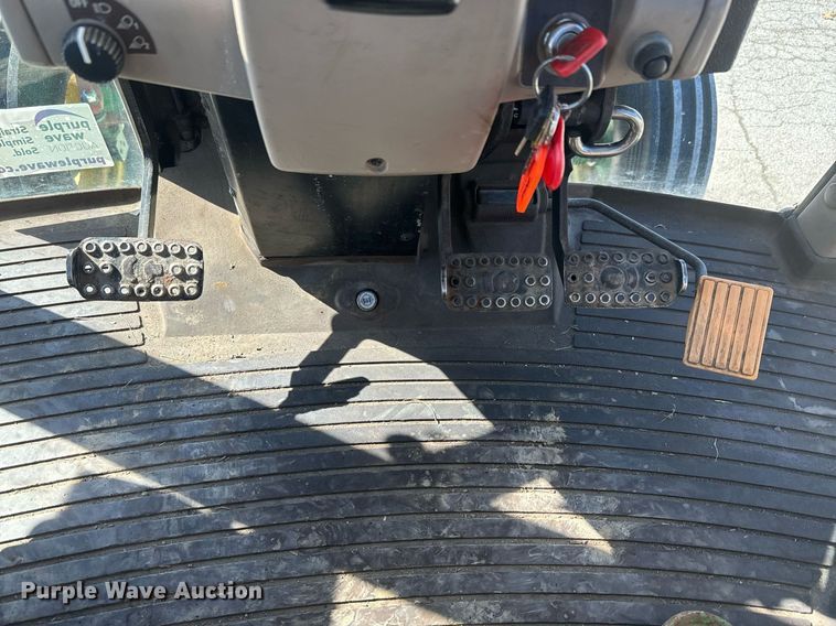 image for item DQ6230 2007 John Deere 6415 tractor