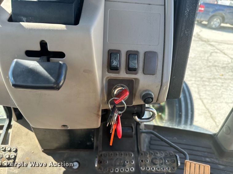 image for item DQ6230 2007 John Deere 6415 tractor