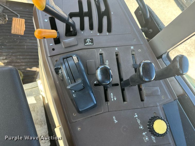 image for item DQ6230 2007 John Deere 6415 tractor