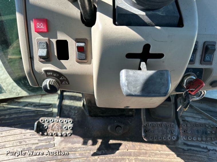 image for item DQ6233 2006 John Deere 6415 tractor