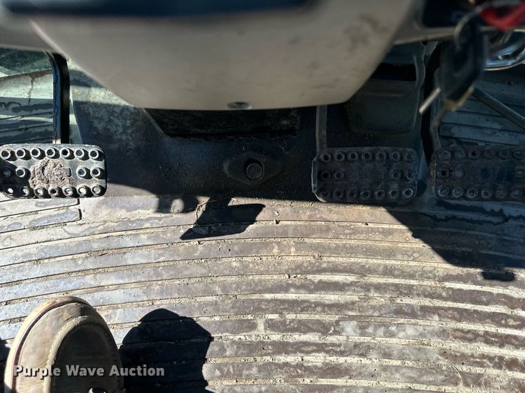 image for item DQ6233 2006 John Deere 6415 tractor