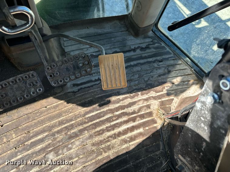 image for item DQ6233 2006 John Deere 6415 tractor