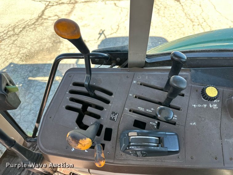 image for item DQ6233 2006 John Deere 6415 tractor