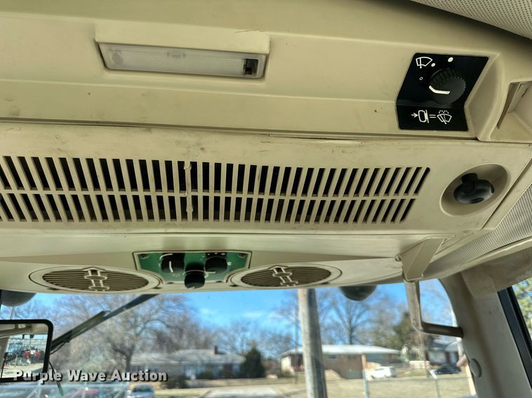 image for item DQ6233 2006 John Deere 6415 tractor