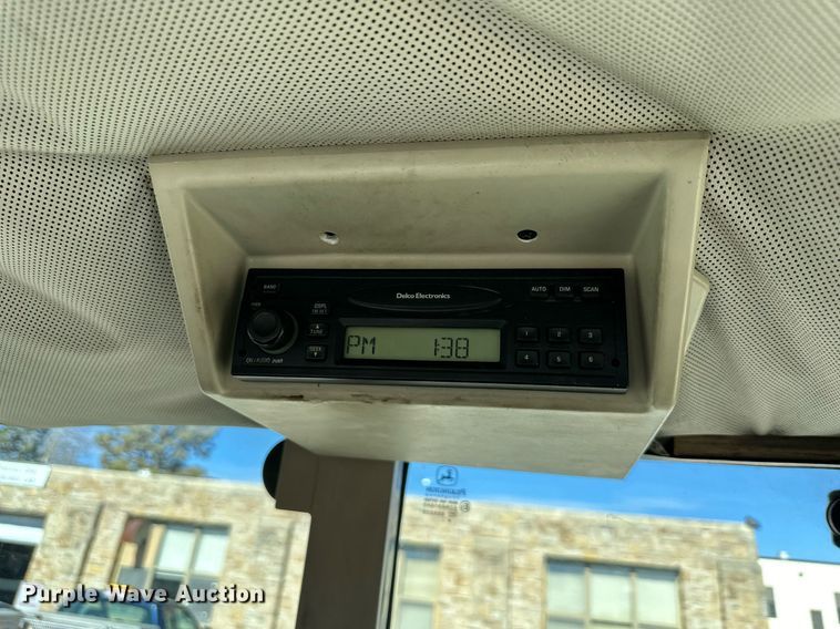 image for item DQ6233 2006 John Deere 6415 tractor