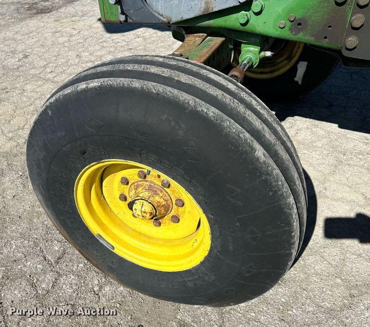 image for item DQ6233 2006 John Deere 6415 tractor