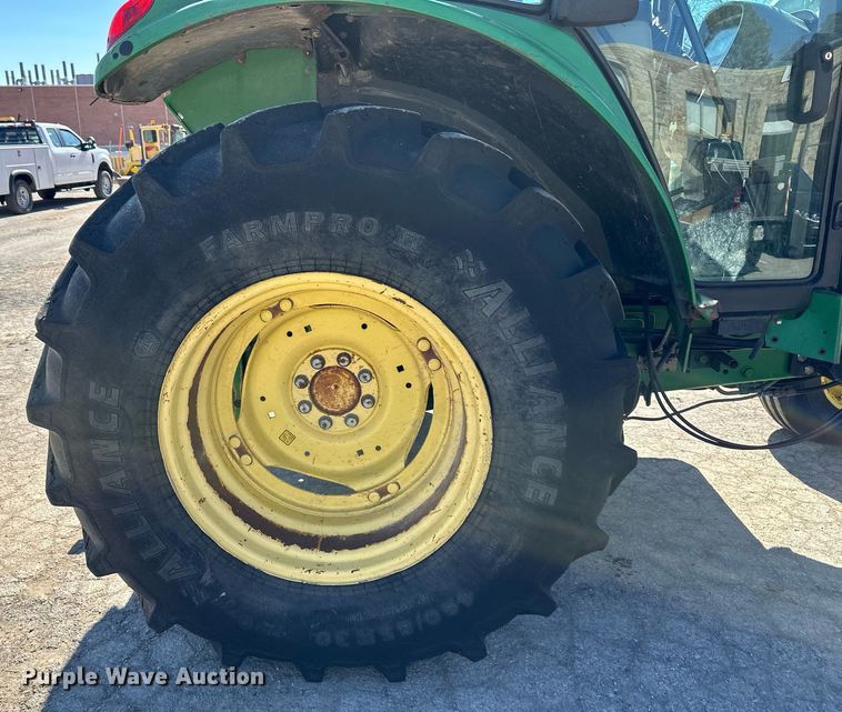 image for item DQ6233 2006 John Deere 6415 tractor