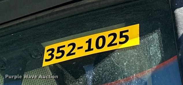 image for item DQ6233 2006 John Deere 6415 tractor