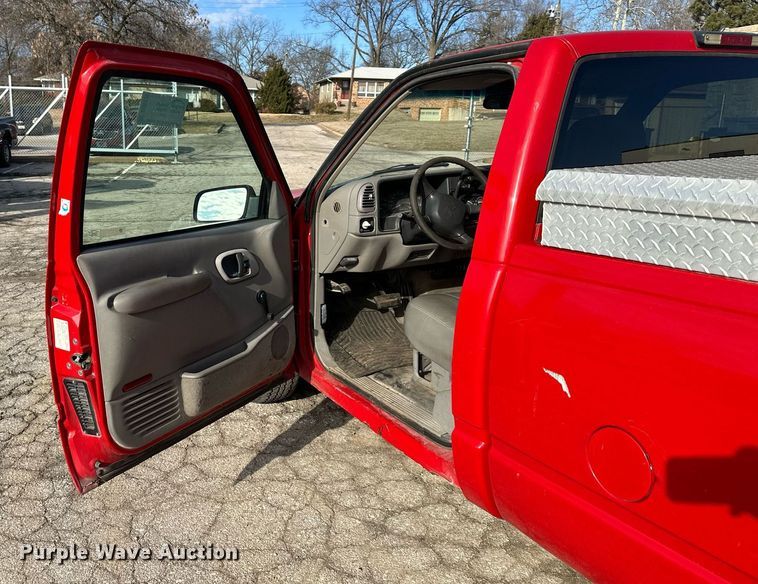 image for item DQ6235 1998 Chevrolet C1500 pickup truck