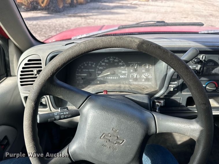 image for item DQ6235 1998 Chevrolet C1500 pickup truck
