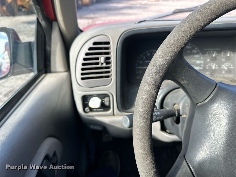 image for item DQ6235 1998 Chevrolet C1500 pickup truck