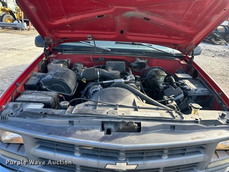 image for item DQ6235 1998 Chevrolet C1500 pickup truck