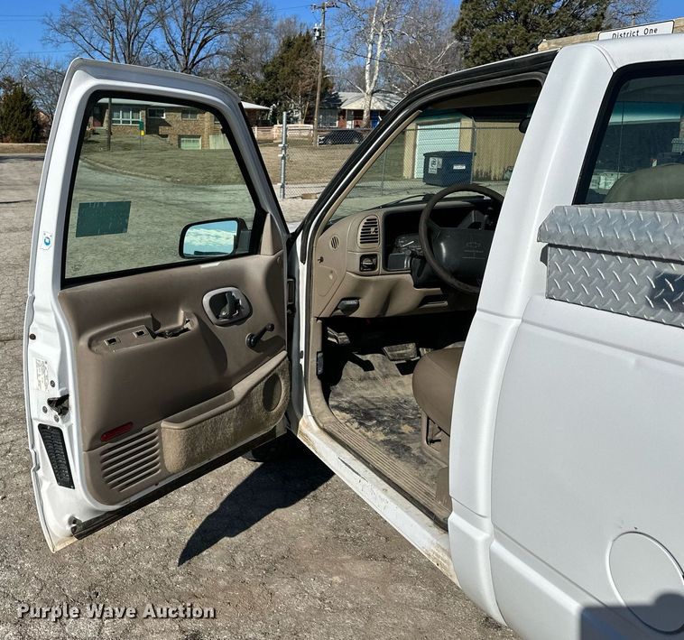 image for item DQ6237 1997 Chevrolet C1500 pickup truck