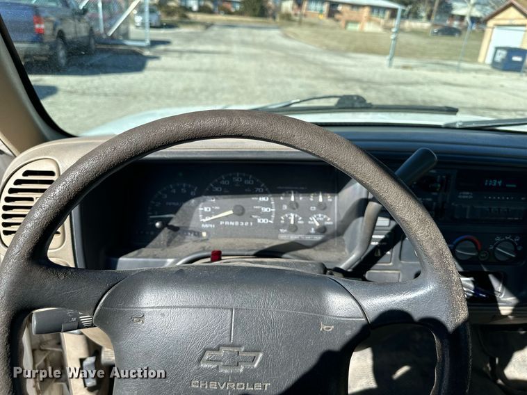 image for item DQ6237 1997 Chevrolet C1500 pickup truck