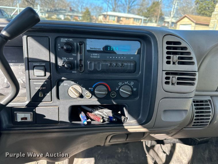 image for item DQ6237 1997 Chevrolet C1500 pickup truck