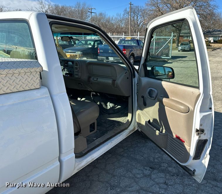 image for item DQ6237 1997 Chevrolet C1500 pickup truck
