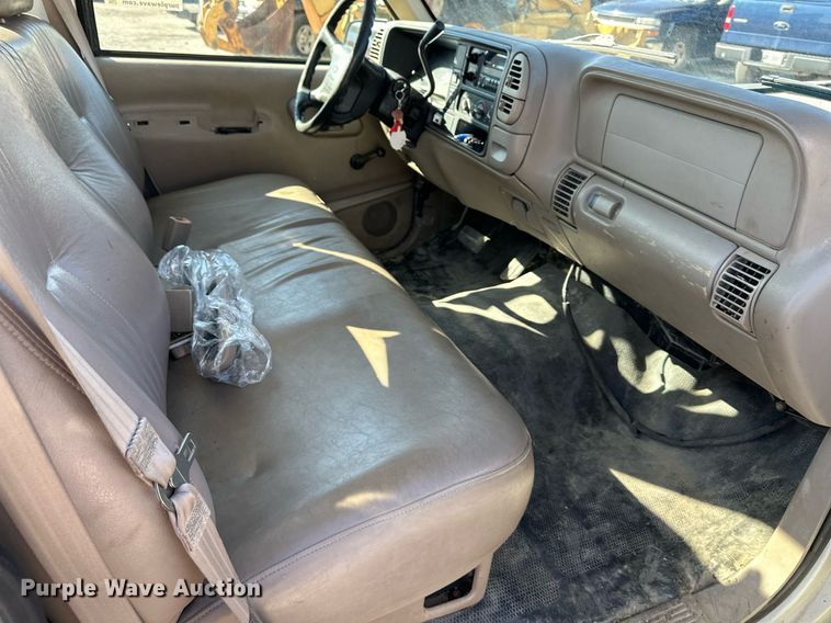 image for item DQ6237 1997 Chevrolet C1500 pickup truck