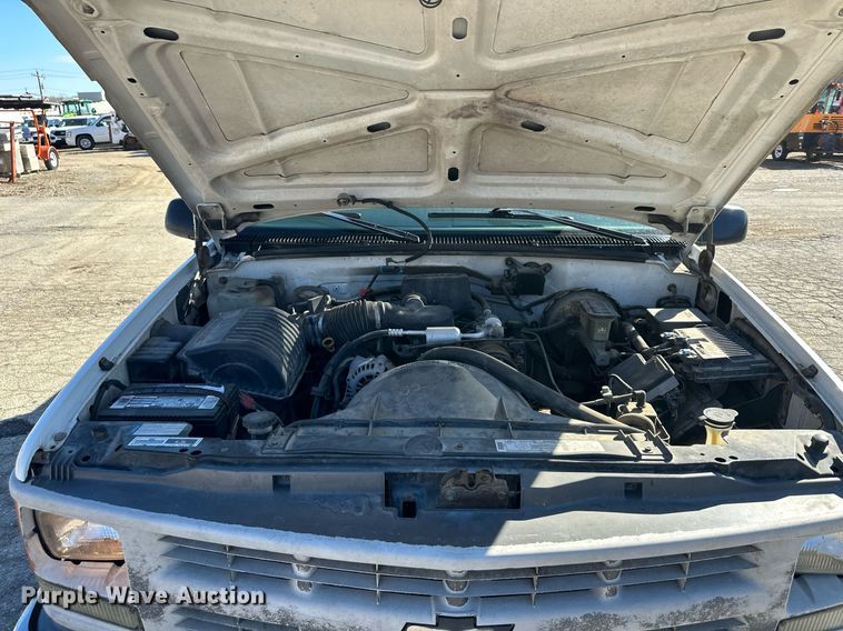 image for item DQ6237 1997 Chevrolet C1500 pickup truck