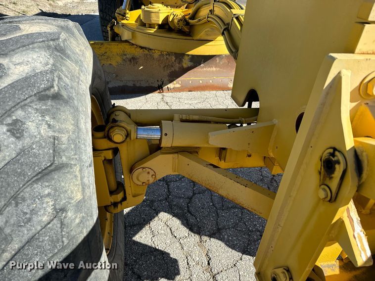 image for item DQ6239 1997 Galion 830B motor grader