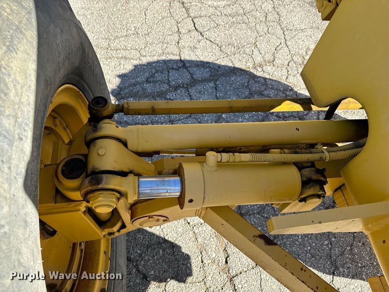 image for item DQ6239 1997 Galion 830B motor grader