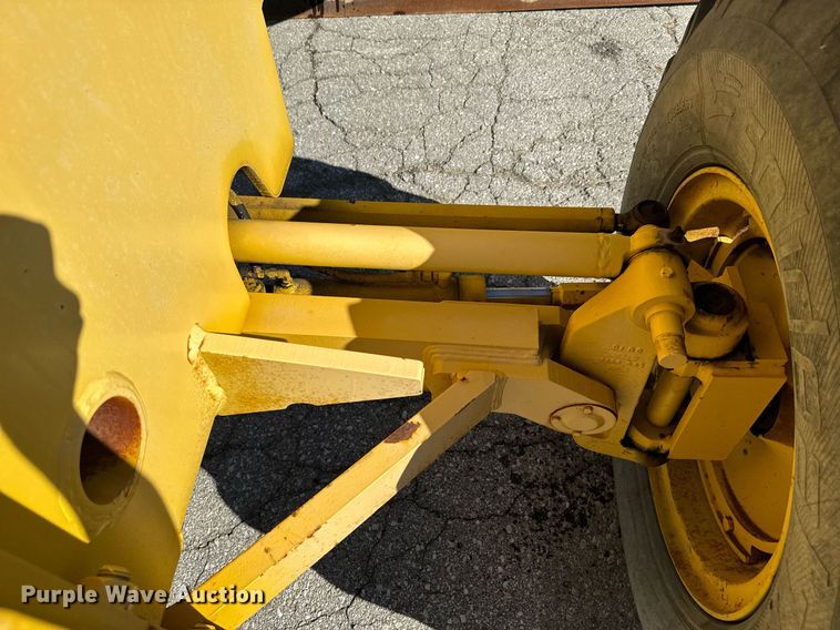 image for item DQ6239 1997 Galion 830B motor grader