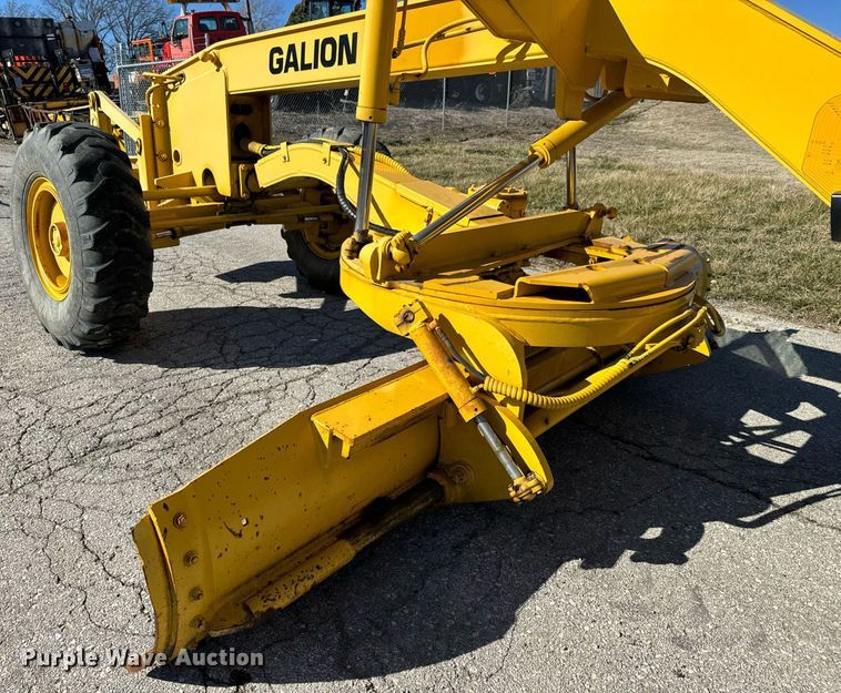 image for item DQ6239 1997 Galion 830B motor grader