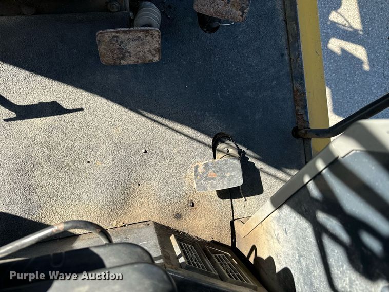 image for item DQ6239 1997 Galion 830B motor grader