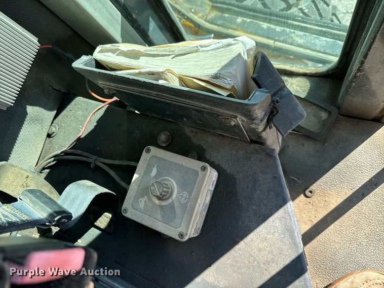 image for item DQ6239 1997 Galion 830B motor grader