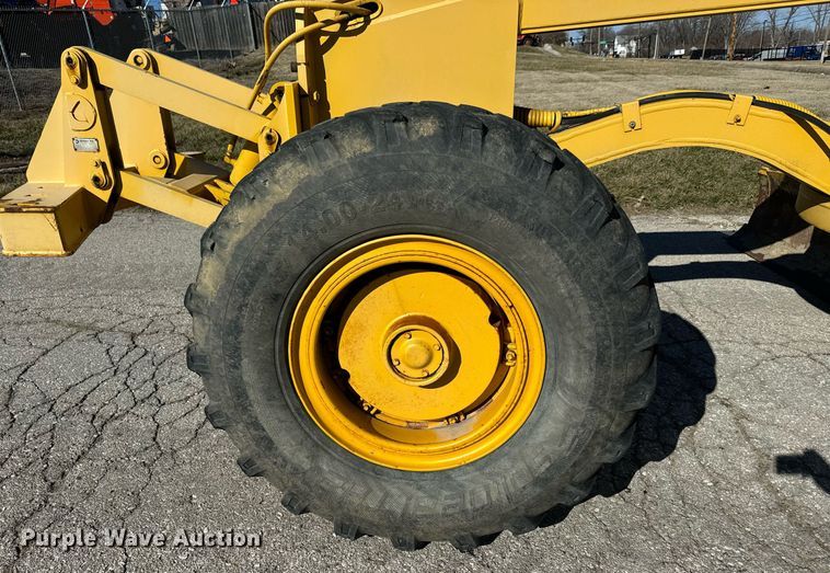image for item DQ6239 1997 Galion 830B motor grader