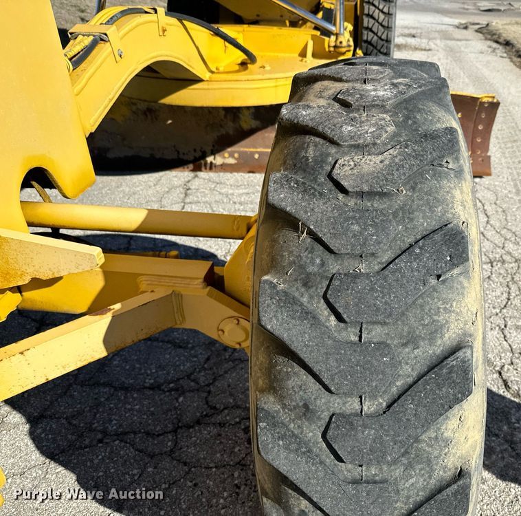 image for item DQ6239 1997 Galion 830B motor grader