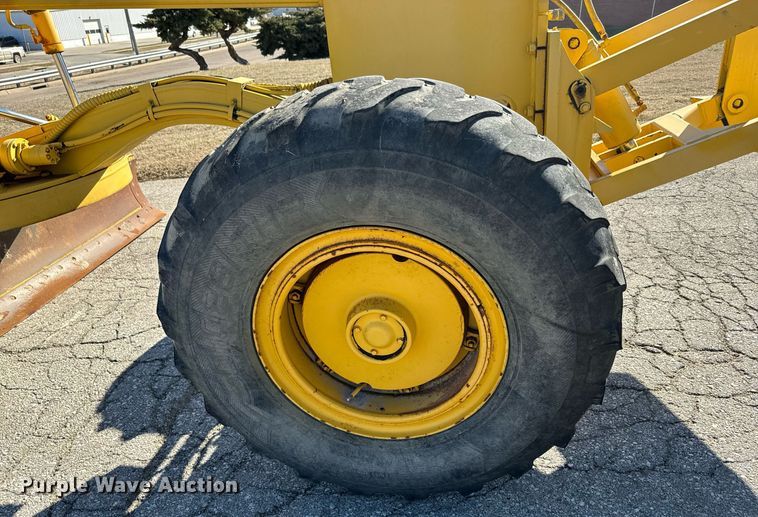 image for item DQ6239 1997 Galion 830B motor grader